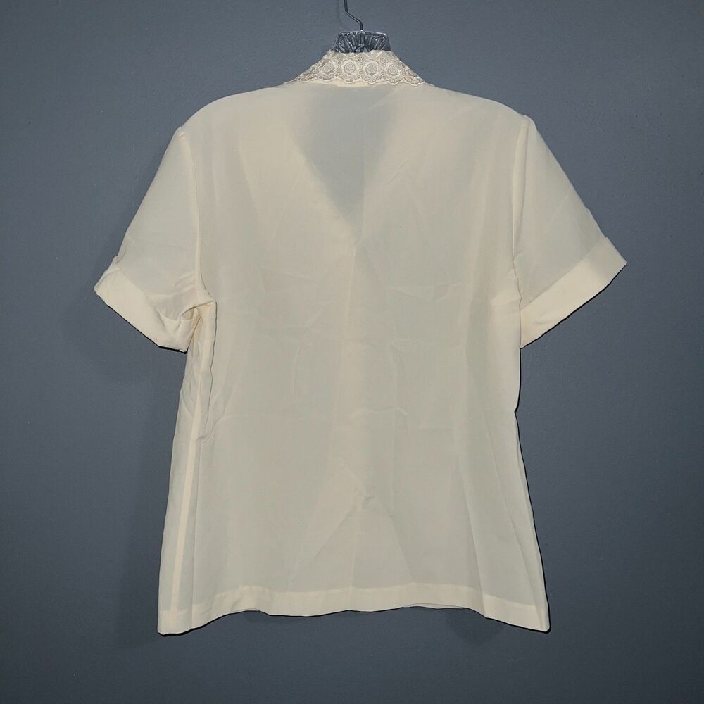 Vintage Cottagecore Eyelet Lace and Embroidered Detail Button Down Top - Picture 4 of 4